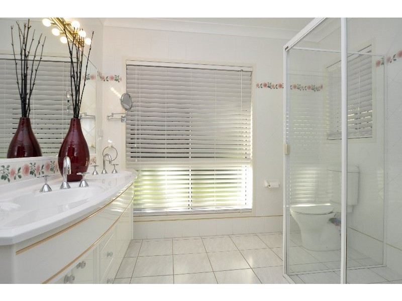 27 Glenwater Crescent, Helensvale QLD 4212