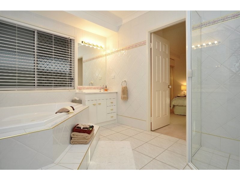 27 Glenwater Crescent, Helensvale QLD 4212