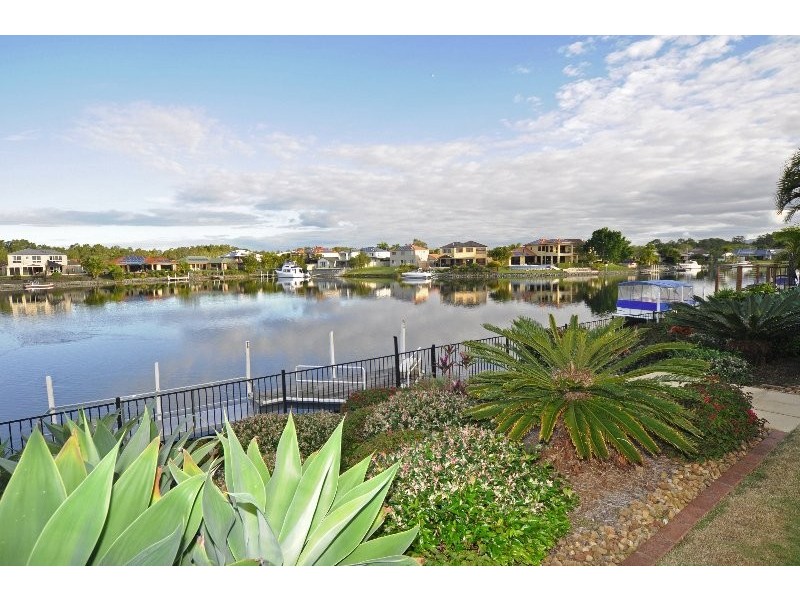 27 Glenwater Crescent, Helensvale QLD 4212