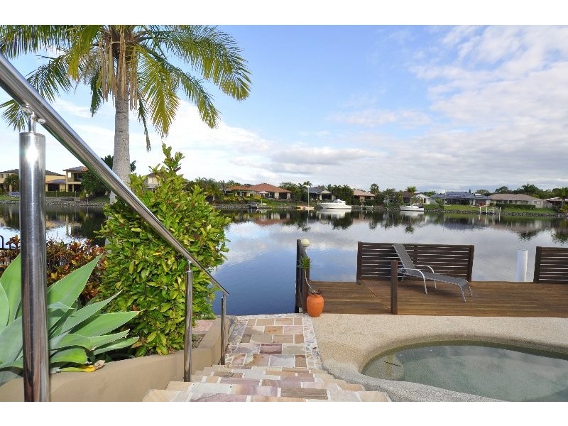 15 Glenwater Crescent, Helensvale QLD 4212