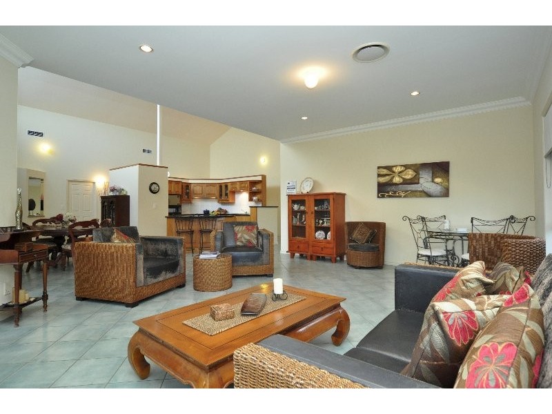 15 Glenwater Crescent, Helensvale QLD 4212