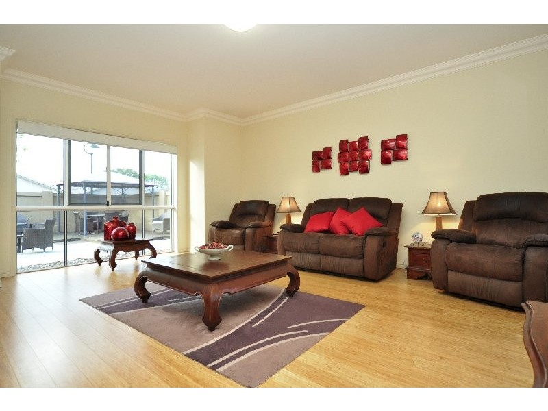 15 Glenwater Crescent, Helensvale QLD 4212