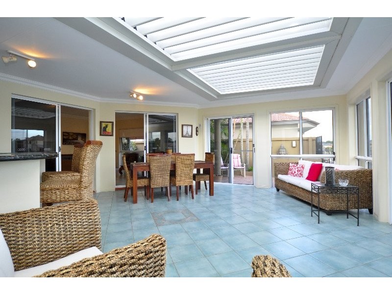 15 Glenwater Crescent, Helensvale QLD 4212