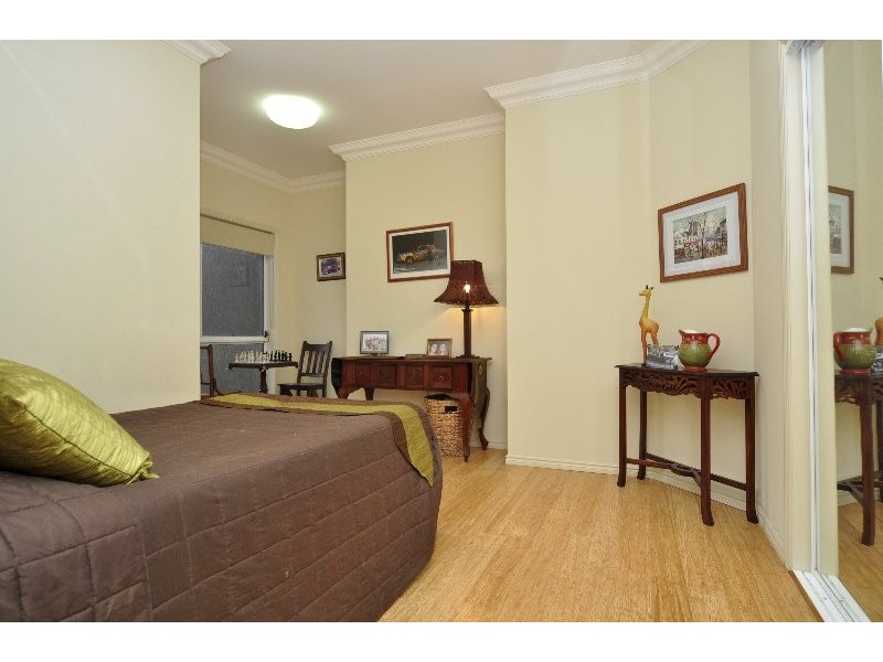 15 Glenwater Crescent, Helensvale QLD 4212