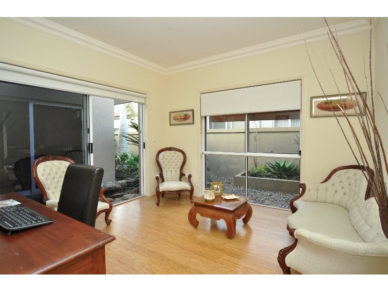 15 Glenwater Crescent, Helensvale QLD 4212