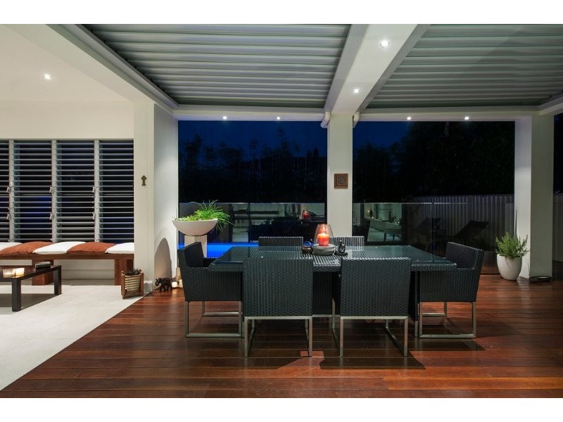 9 Plover Avenue, Paradise Point QLD 4216