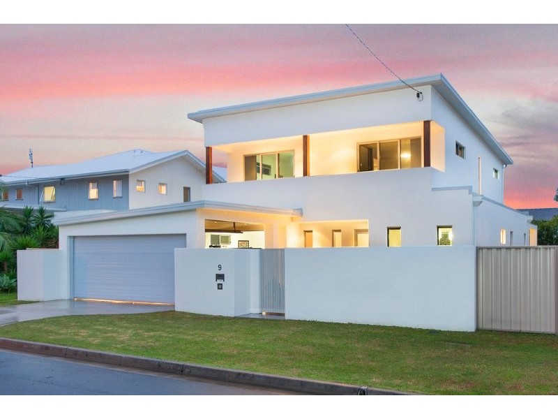 9 Plover Avenue, Paradise Point QLD 4216