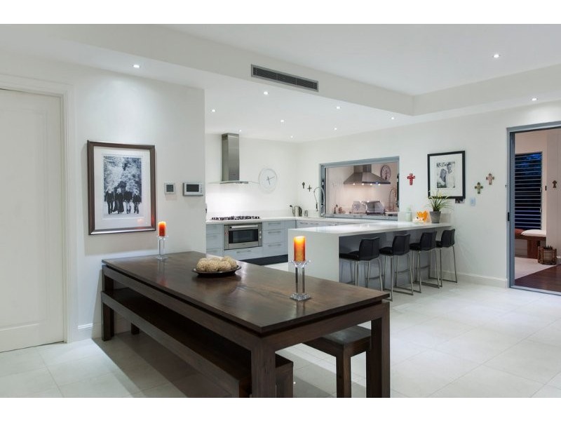 9 Plover Avenue, Paradise Point QLD 4216