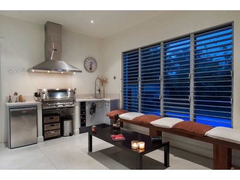 9 Plover Avenue, Paradise Point QLD 4216