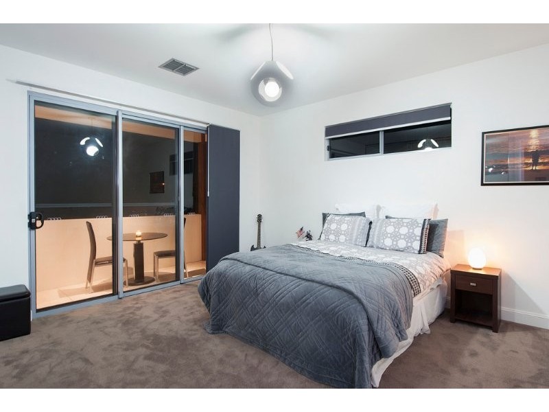 9 Plover Avenue, Paradise Point QLD 4216