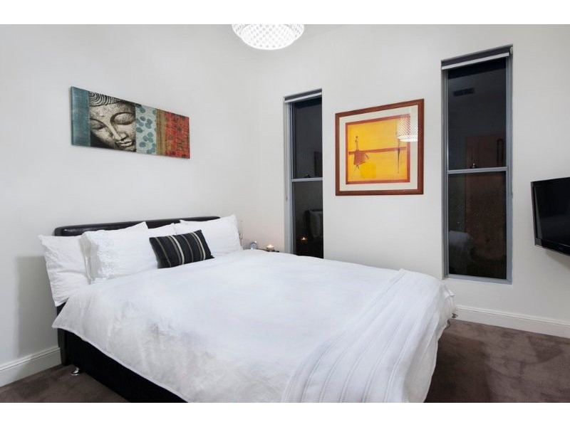 9 Plover Avenue, Paradise Point QLD 4216