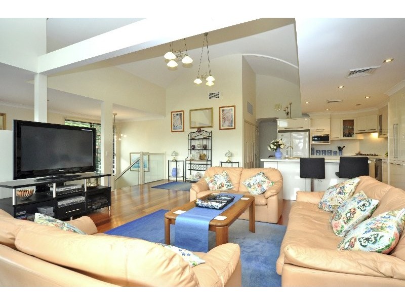 24 Walter Raleigh Crescent, Hollywell QLD 4216