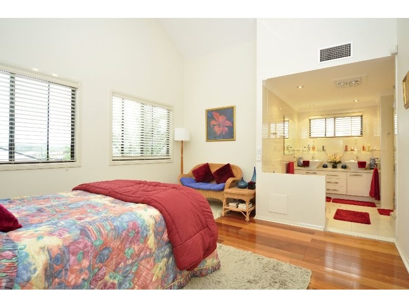 24 Walter Raleigh Crescent, Hollywell QLD 4216