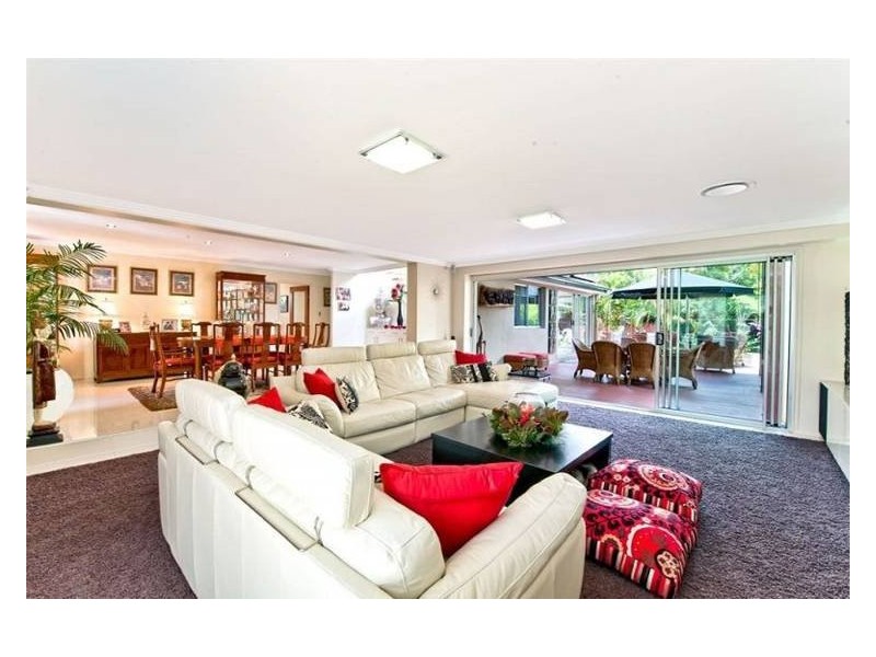 43 Broadwater Street, Runaway Bay QLD 4216