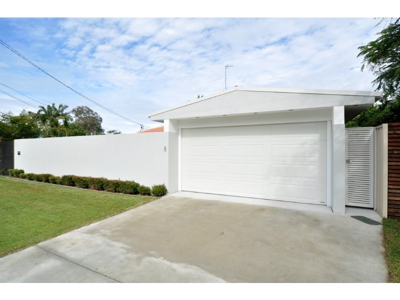 6 Plover Avenue, Paradise Point QLD 4216