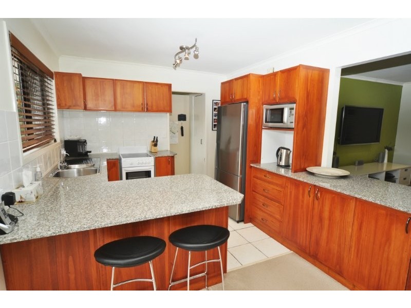 6 Plover Avenue, Paradise Point QLD 4216