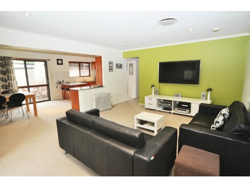 6 Plover Avenue, Paradise Point QLD 4216