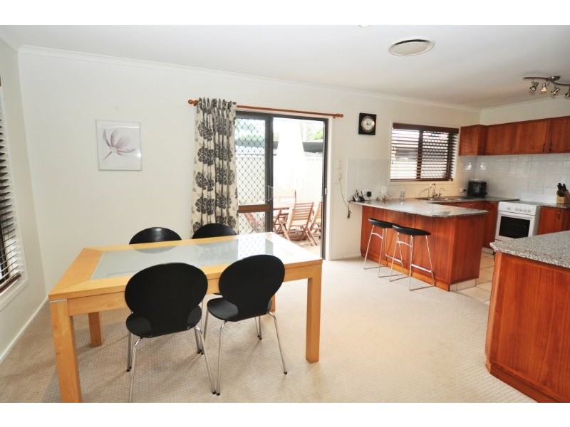 6 Plover Avenue, Paradise Point QLD 4216