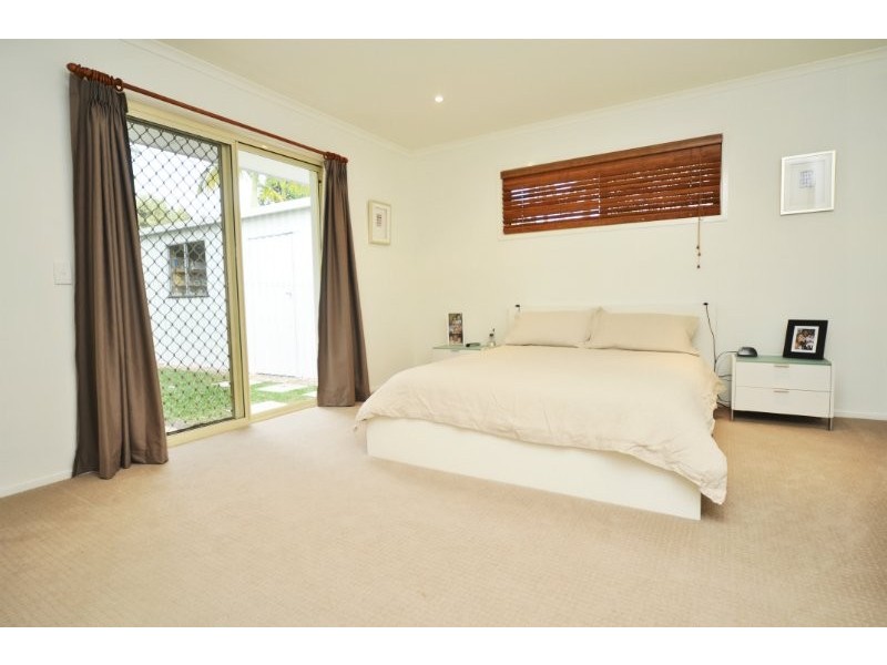 6 Plover Avenue, Paradise Point QLD 4216