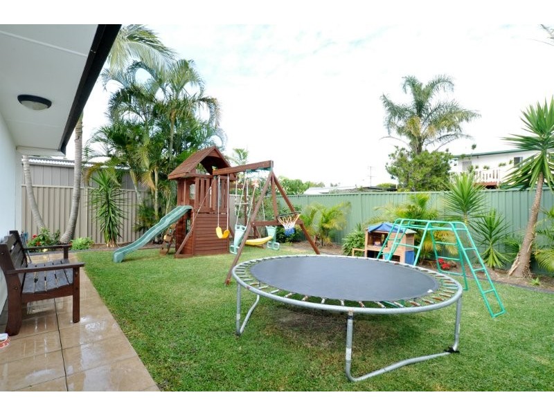 6 Plover Avenue, Paradise Point QLD 4216
