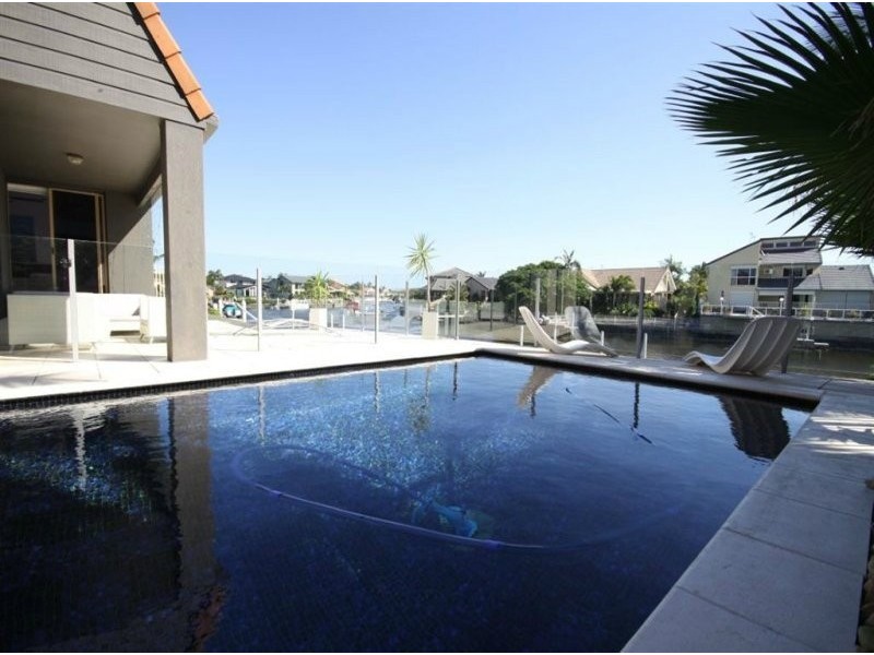 7 Sundance Way, Runaway Bay QLD 4216