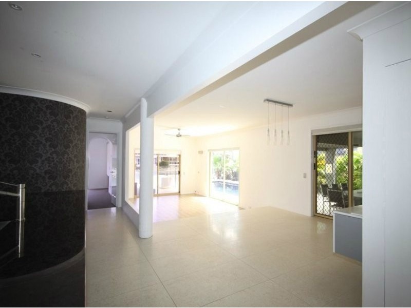 7 Sundance Way, Runaway Bay QLD 4216