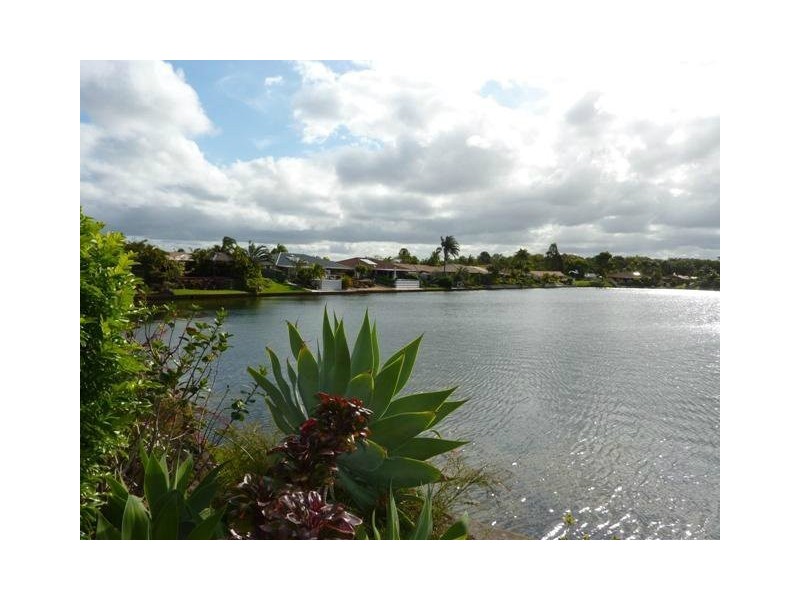 2/17 Kangaroo Avenue, Coombabah QLD 4216