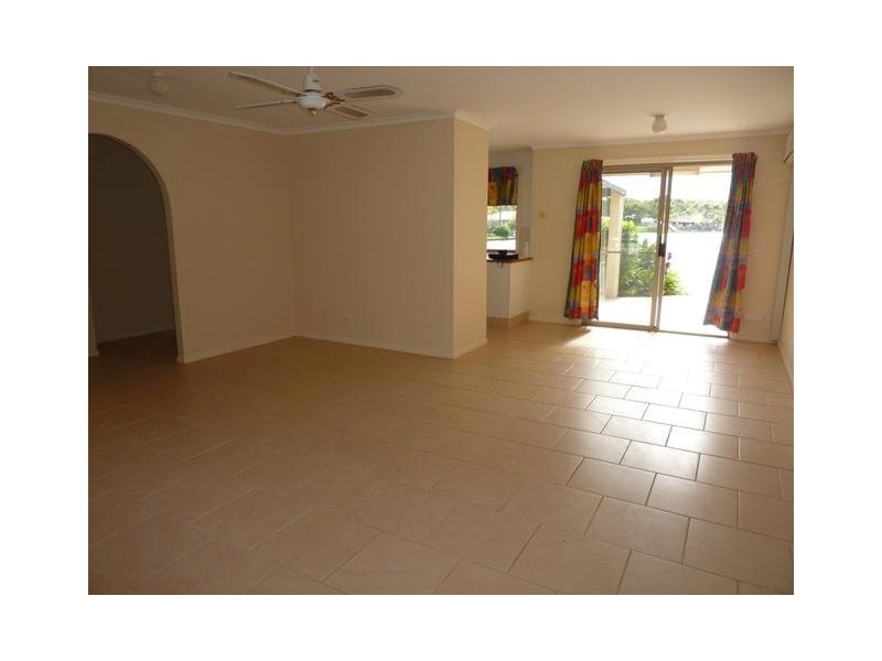 2/17 Kangaroo Avenue, Coombabah QLD 4216