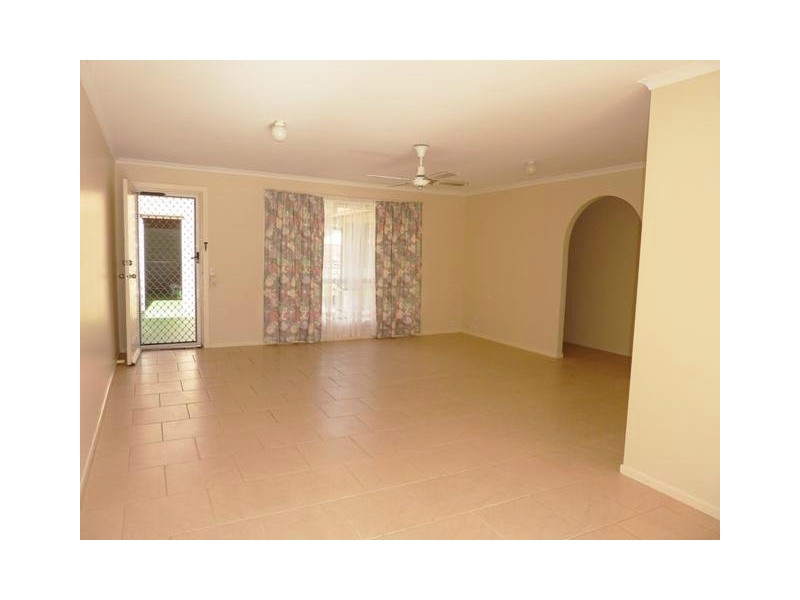 2/17 Kangaroo Avenue, Coombabah QLD 4216