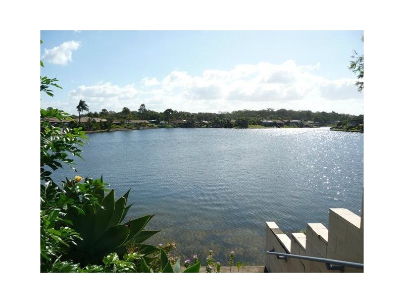 2/17 Kangaroo Avenue, Coombabah QLD 4216