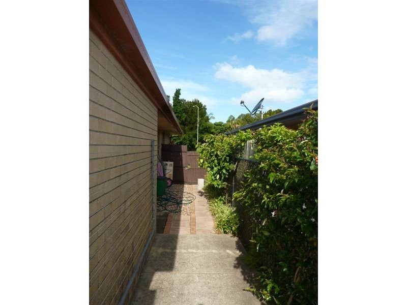 2/17 Kangaroo Avenue, Coombabah QLD 4216