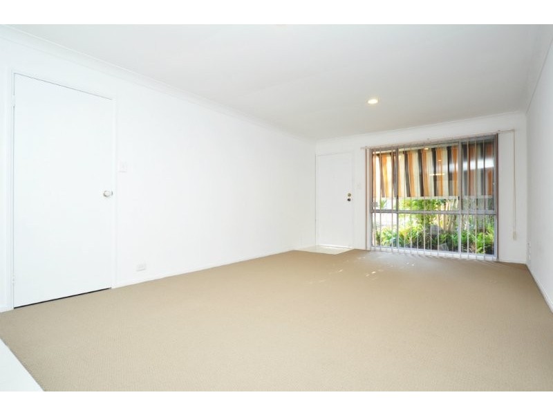 2/23 Coventry Court, Labrador QLD 4215