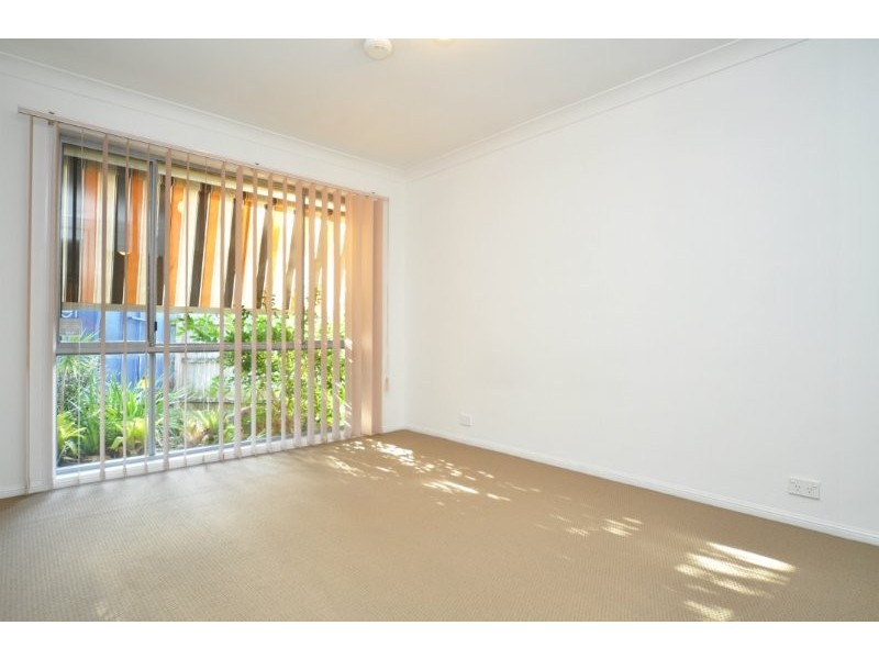 2/23 Coventry Court, Labrador QLD 4215