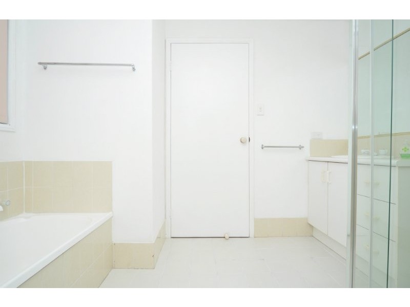 2/23 Coventry Court, Labrador QLD 4215