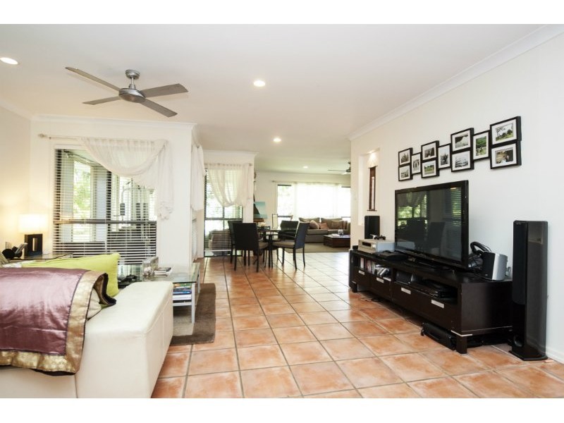 10 Ballybunyon Crescent, Hope Island QLD 4212