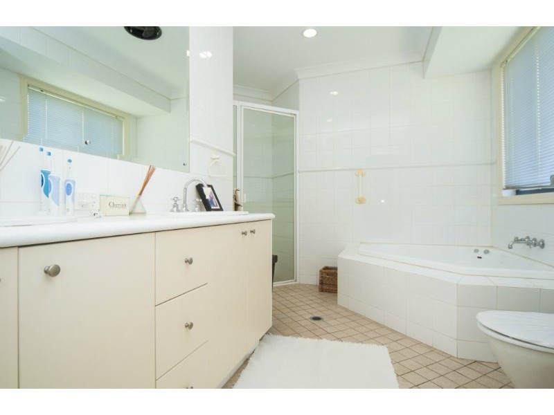 10 Ballybunyon Crescent, Hope Island QLD 4212