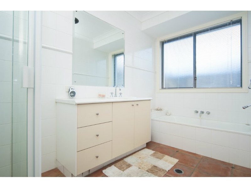 10 Ballybunyon Crescent, Hope Island QLD 4212