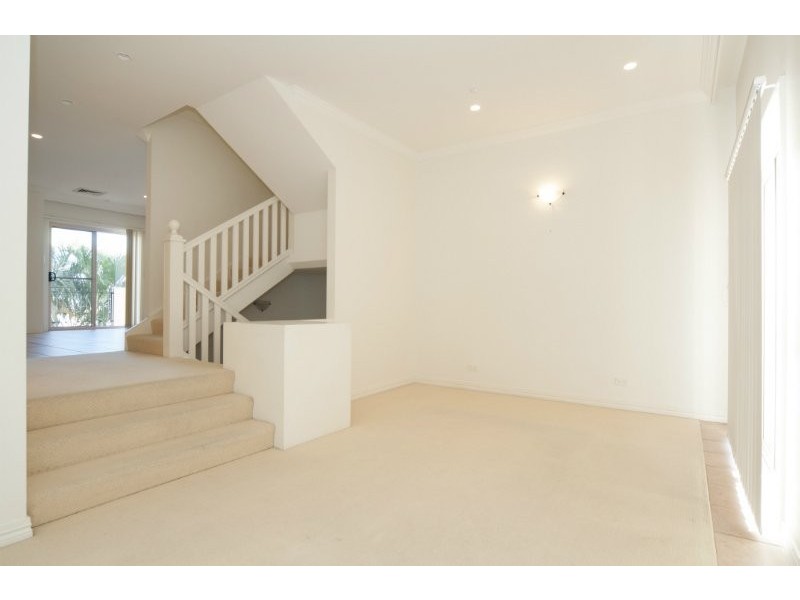 4/14 Pendraat Parade, Hope Island QLD 4212