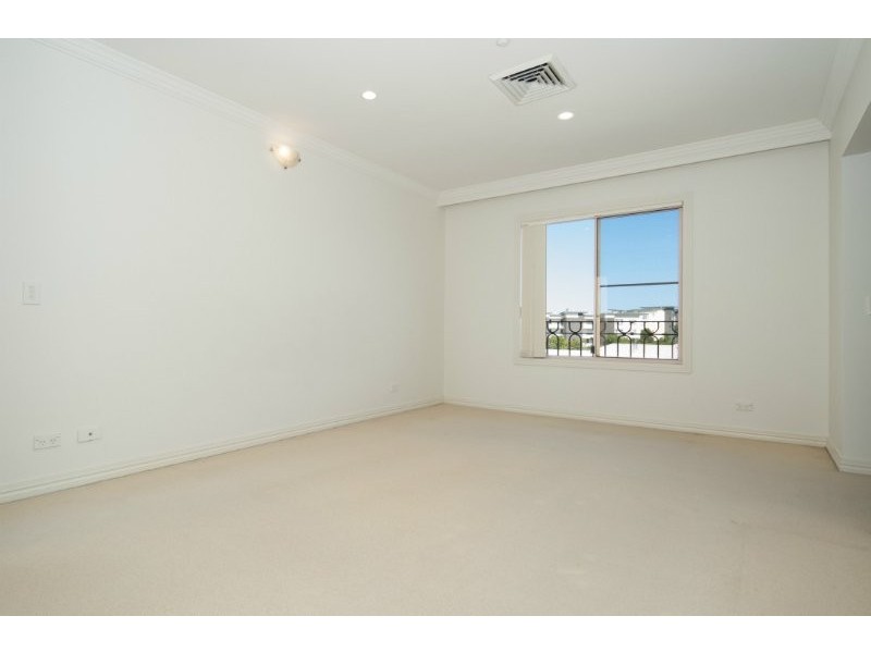 4/14 Pendraat Parade, Hope Island QLD 4212