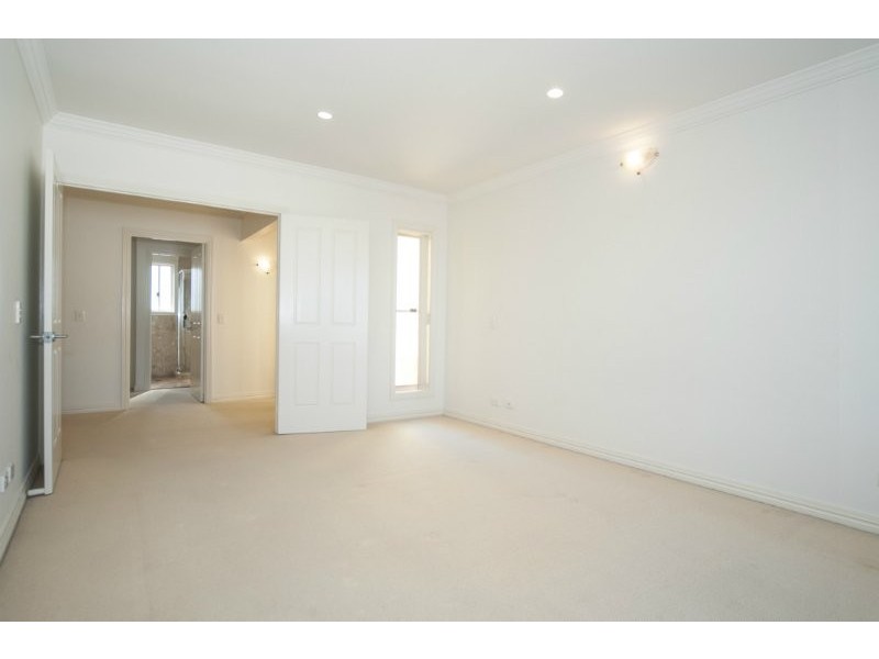 4/14 Pendraat Parade, Hope Island QLD 4212