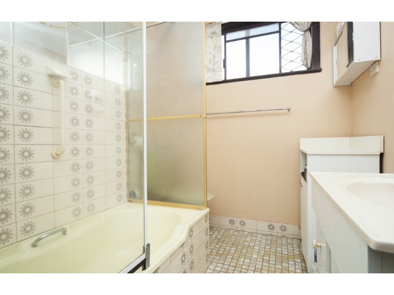 73 Worendo Street, Southport QLD 4215