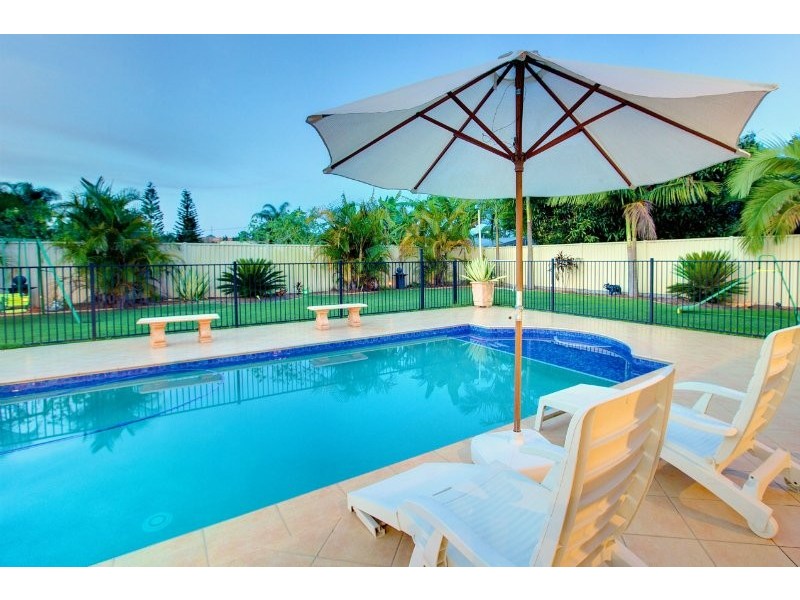 4 Pool Street, Hope Island QLD 4212