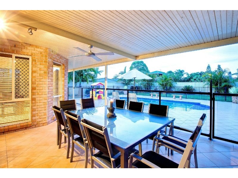 4 Pool Street, Hope Island QLD 4212