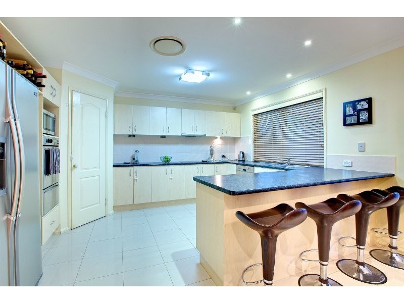 4 Pool Street, Hope Island QLD 4212