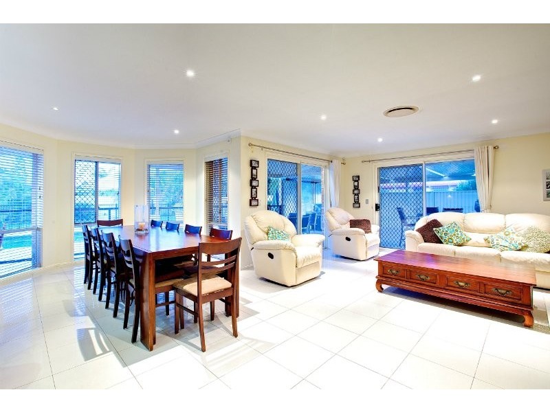 4 Pool Street, Hope Island QLD 4212