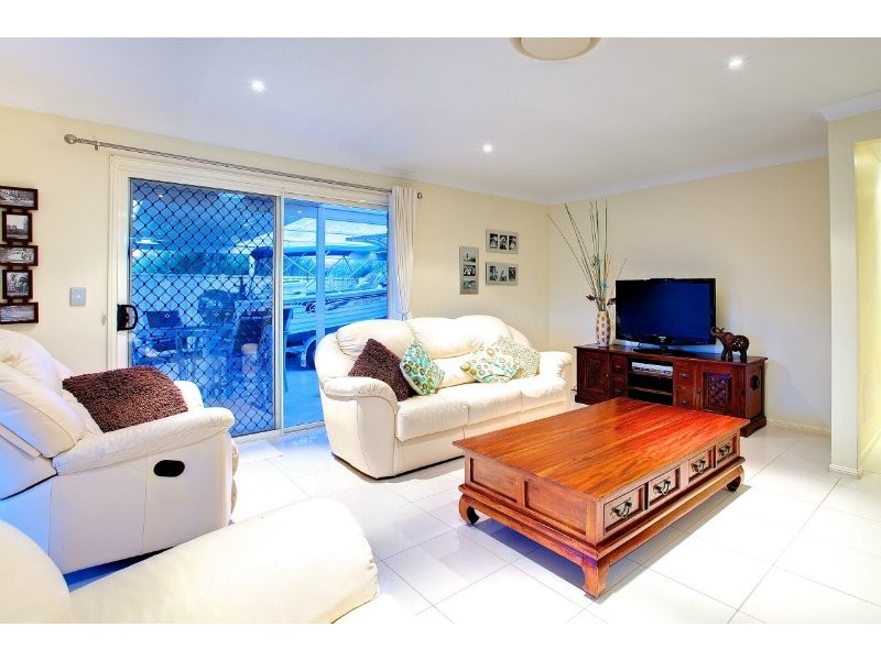 4 Pool Street, Hope Island QLD 4212