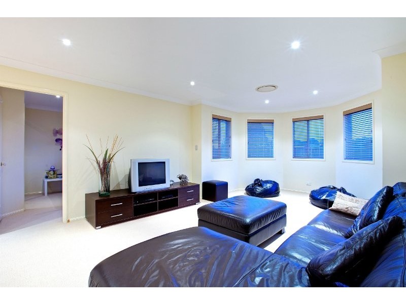 4 Pool Street, Hope Island QLD 4212