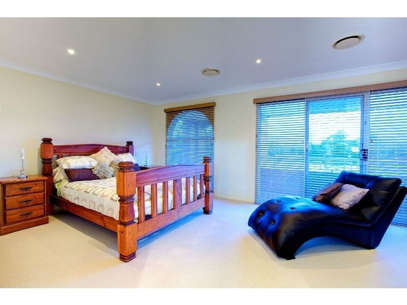 4 Pool Street, Hope Island QLD 4212