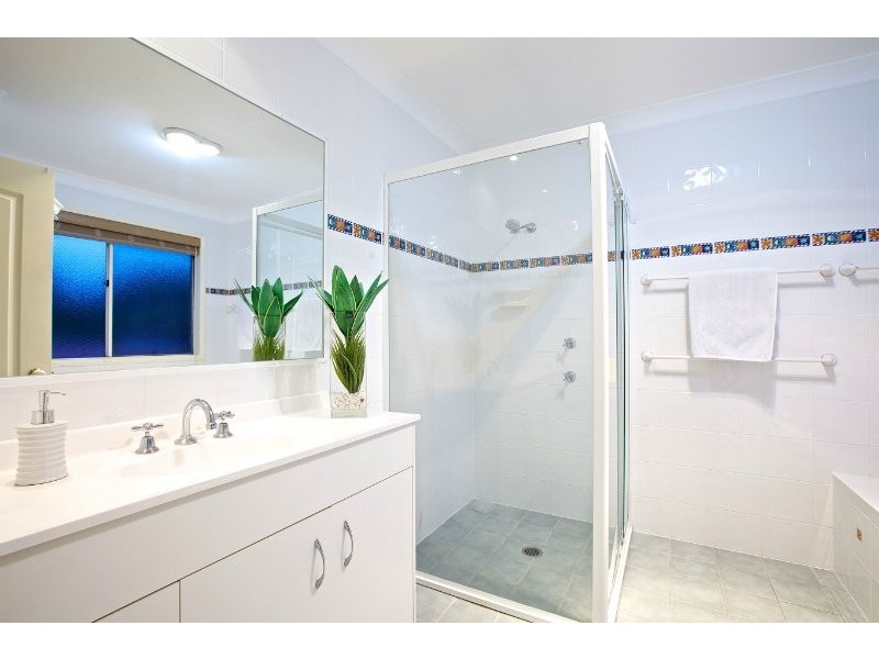 4 Pool Street, Hope Island QLD 4212