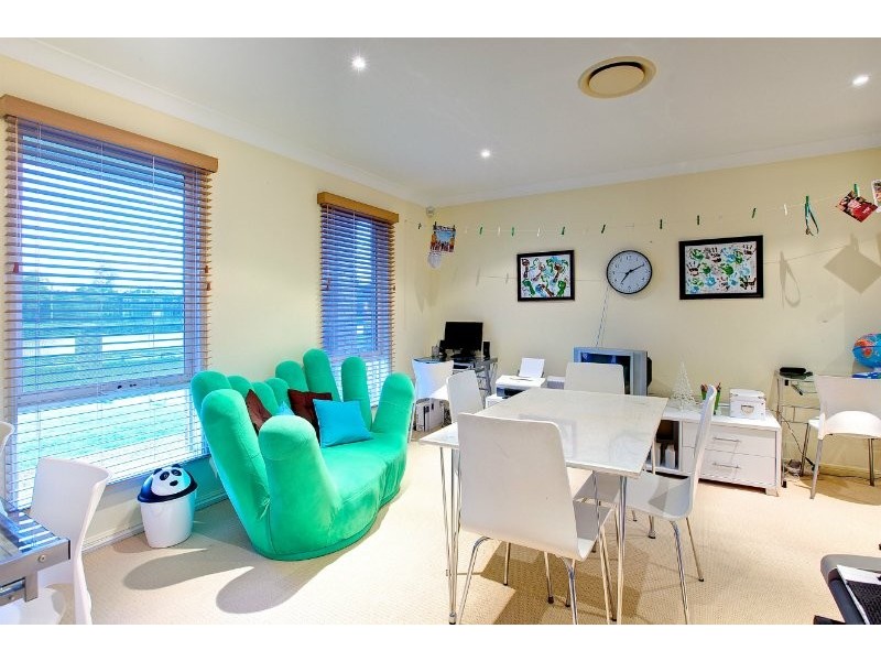 4 Pool Street, Hope Island QLD 4212